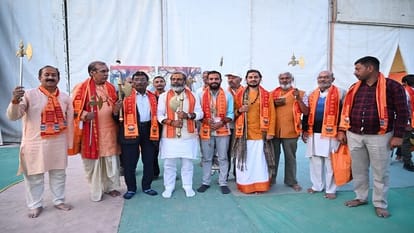Prayagraj: National Parashuram Parishad mega camp concludes in Divya Kumbh, officers and workers honored
