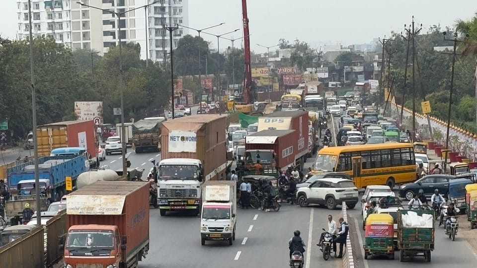 Heavy Vehicles Banned on Agra Highway Today for Guru Nanak Jayanti Celebrations