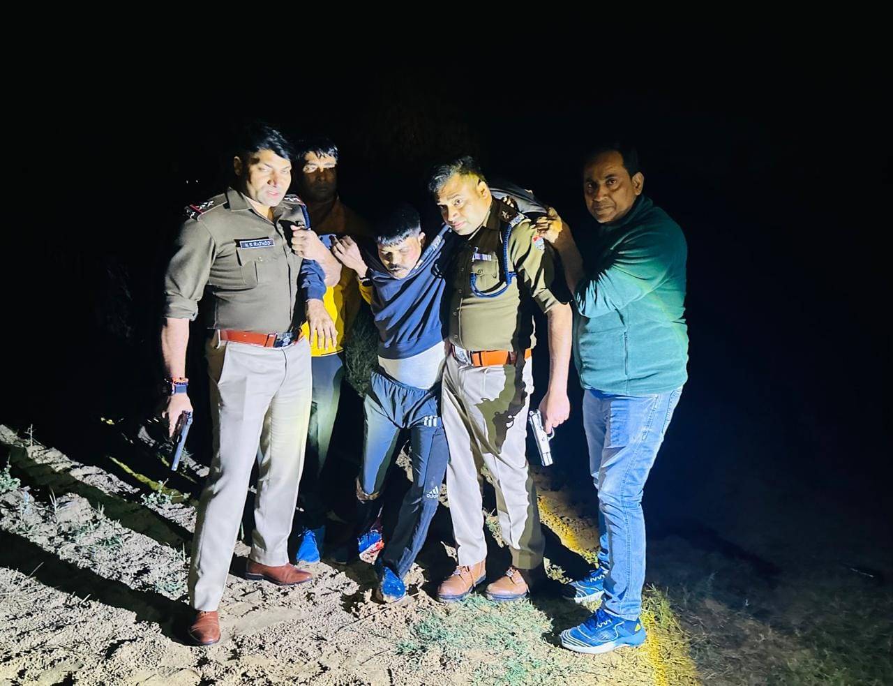 Haridwar Crime News Encounter between police and criminals one got shot in leg, another arrested