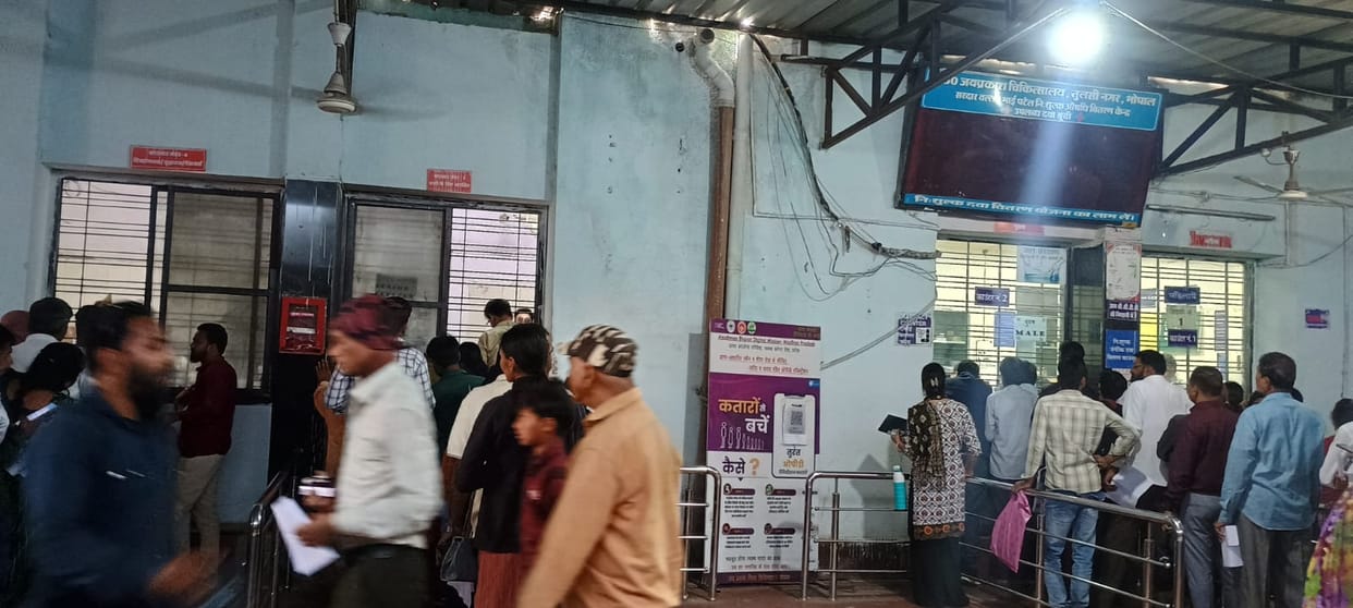 Bhopal: All four medicine counters have been started in JP Hospital, shortage of pharmacists is increasing pro