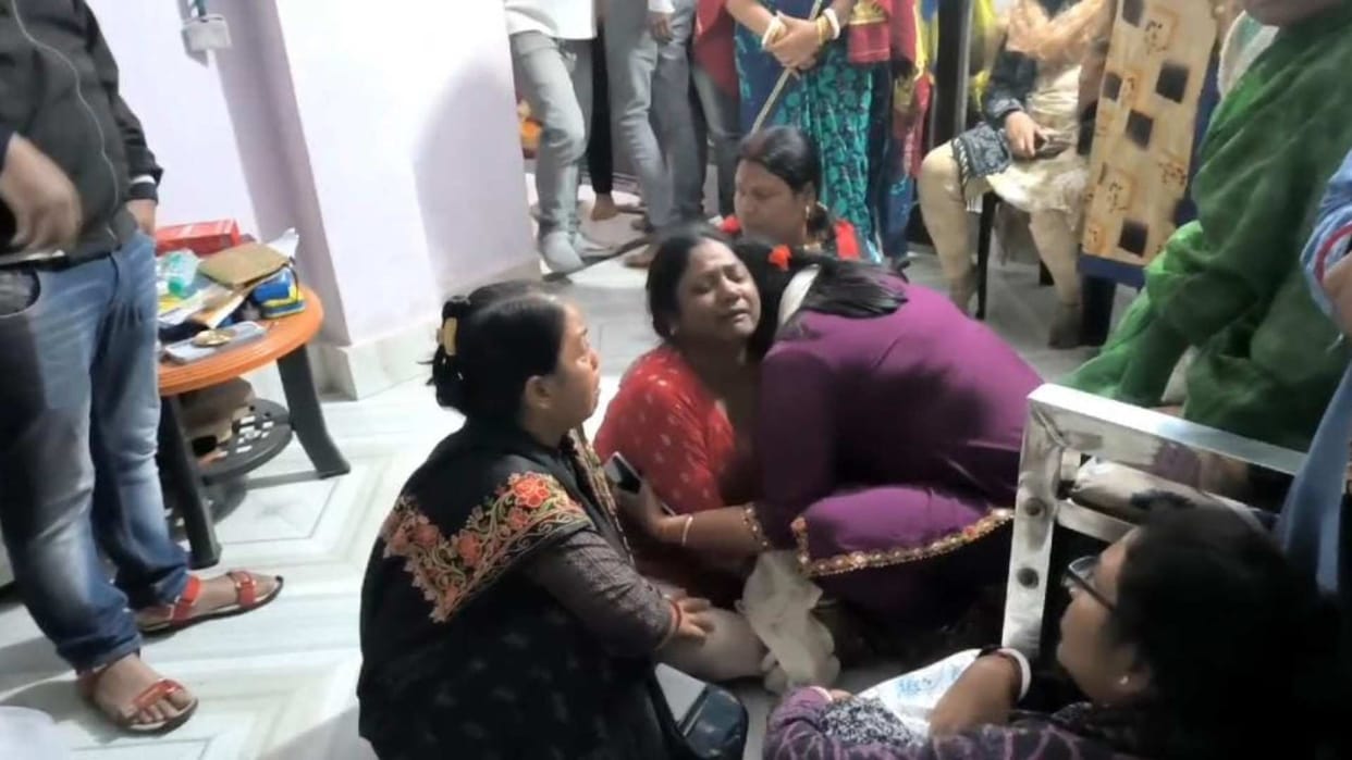 Bihar News : youth dead body found kishanganj bihar police investigation suicide case