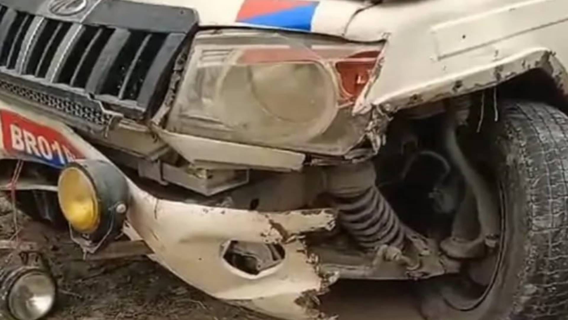 Bihar News While trying to catch liquor smugglers in Siwan police jeep collided with pole some people injured