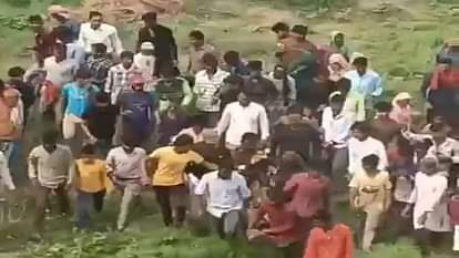 Crime in Bihar Woman murdered Darbhanga her body thrown deceased child had blood on his hand investigating