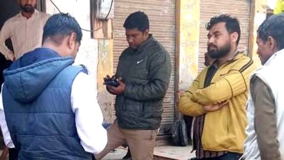 Electricity team arrived to cut the connection, protested, created ruckus