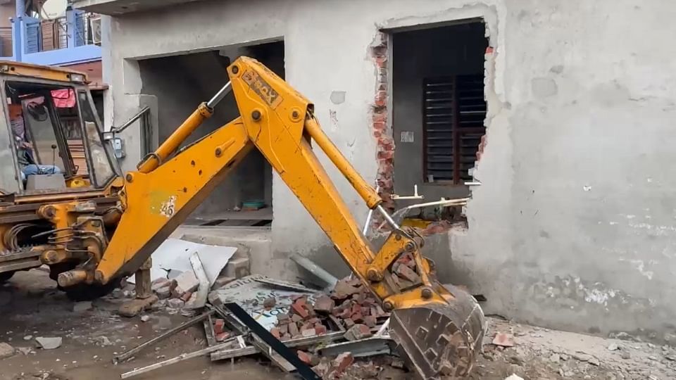 Bulldozer action on smugglers in punjab