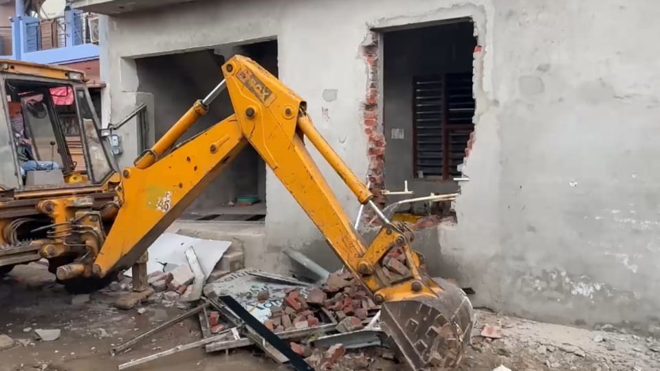 रोपड़ में तस्कर दंपती के घर को तोड़ा