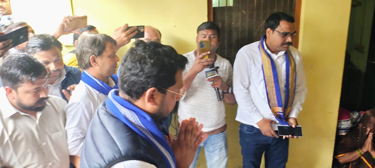 Chandrashekhar meet the two brides on whom mud was thrown in Mathura Police force deployed