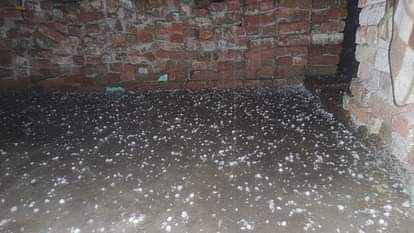 Heavy hailstorm with rain in Aligarh city