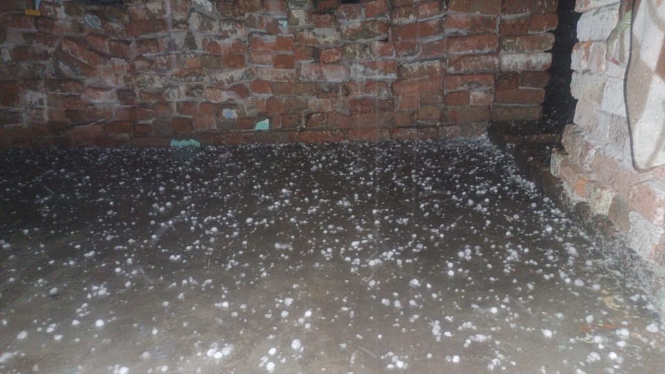 Heavy hailstorm with rain in Aligarh city