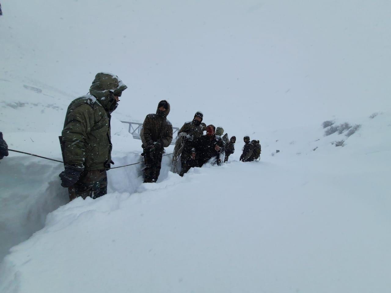 Chamoli Avalanche 57 workers were sleeping in a container suddenly mountain of snow fell from Kuber mountain