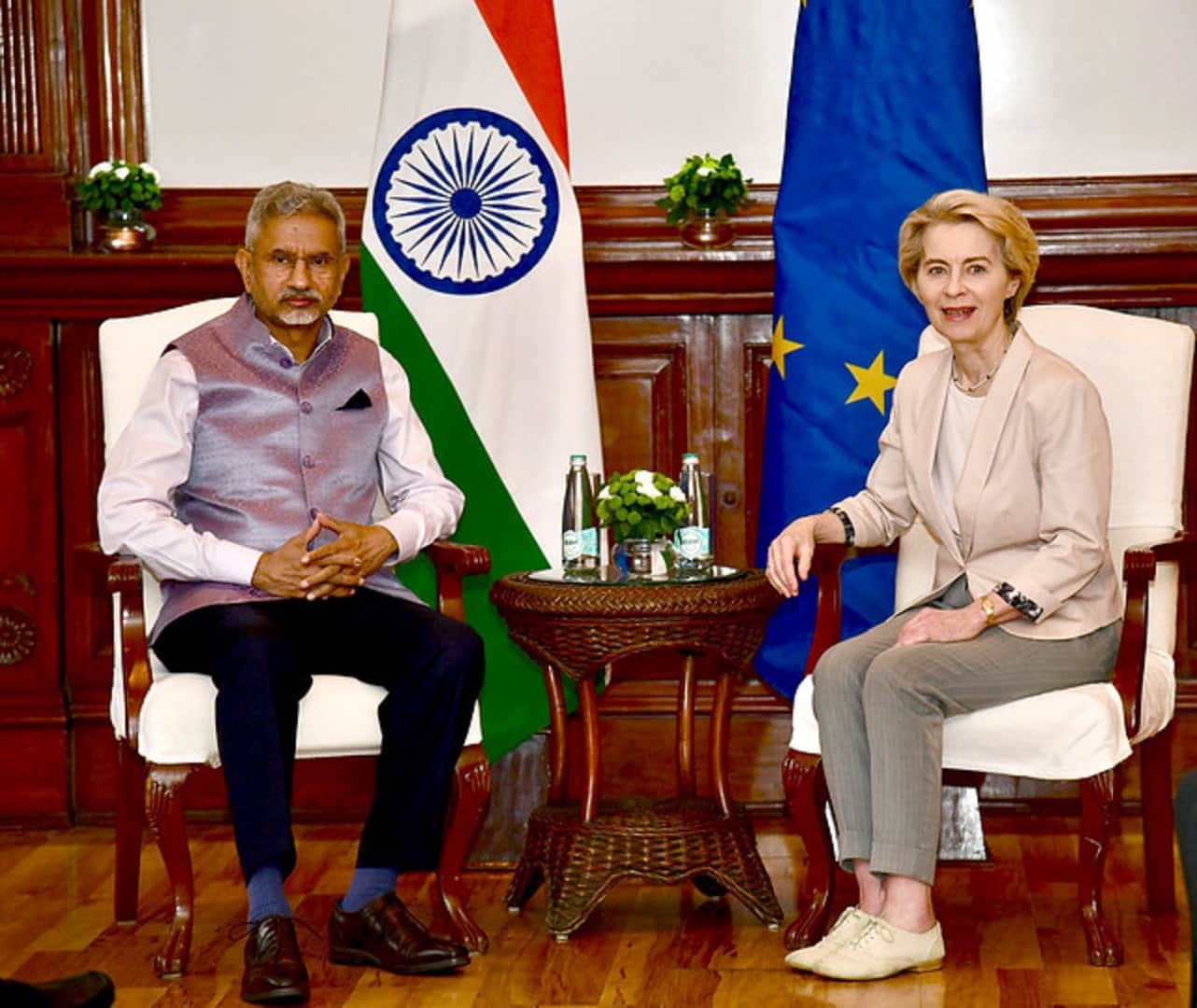 European Commission President Ursula von der Leyen EU commissioners take Hydrogen Bus to bilateral talks venue