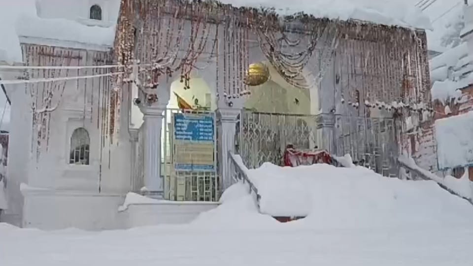 Uttarakhand Weather Today Heavy Snowfall in Gangotri Yamunotri badrinath kedarnath Beautiful View