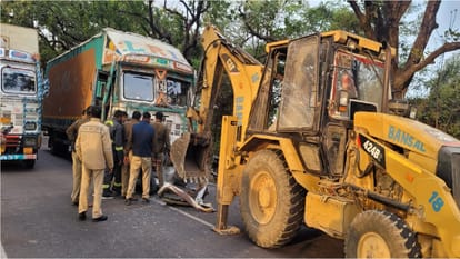Mahoba Car Accident Car rammed under truck on Kanpur Sagar highway four people including a couple died