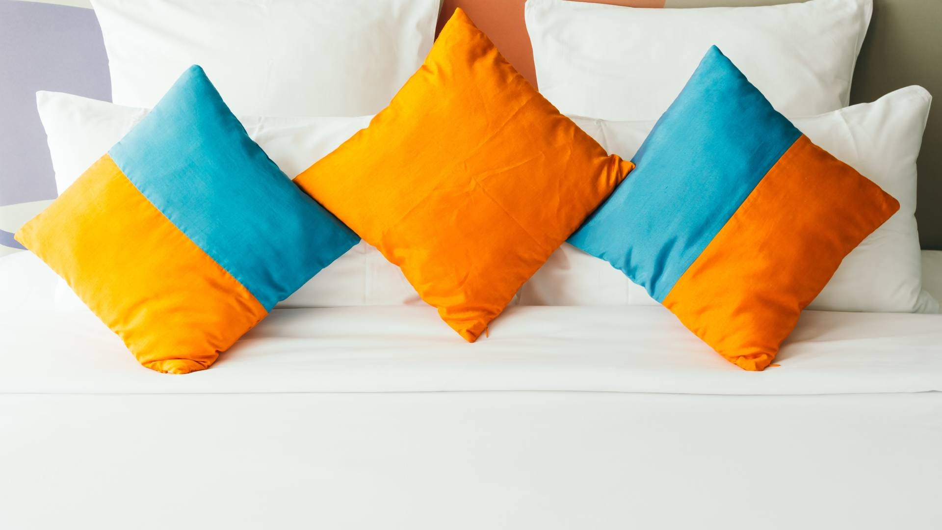 Low Budget Home Decor Tips Stylish home decor is no longer expensive Try these affordable ideas disprj