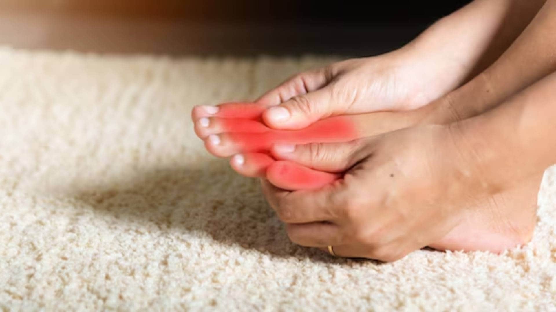 Tingling Sensations in hands and feet occur again and again Know the causes and easy prevention measures