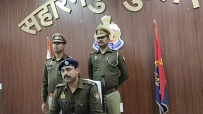 जानकारी देते अधिकारी