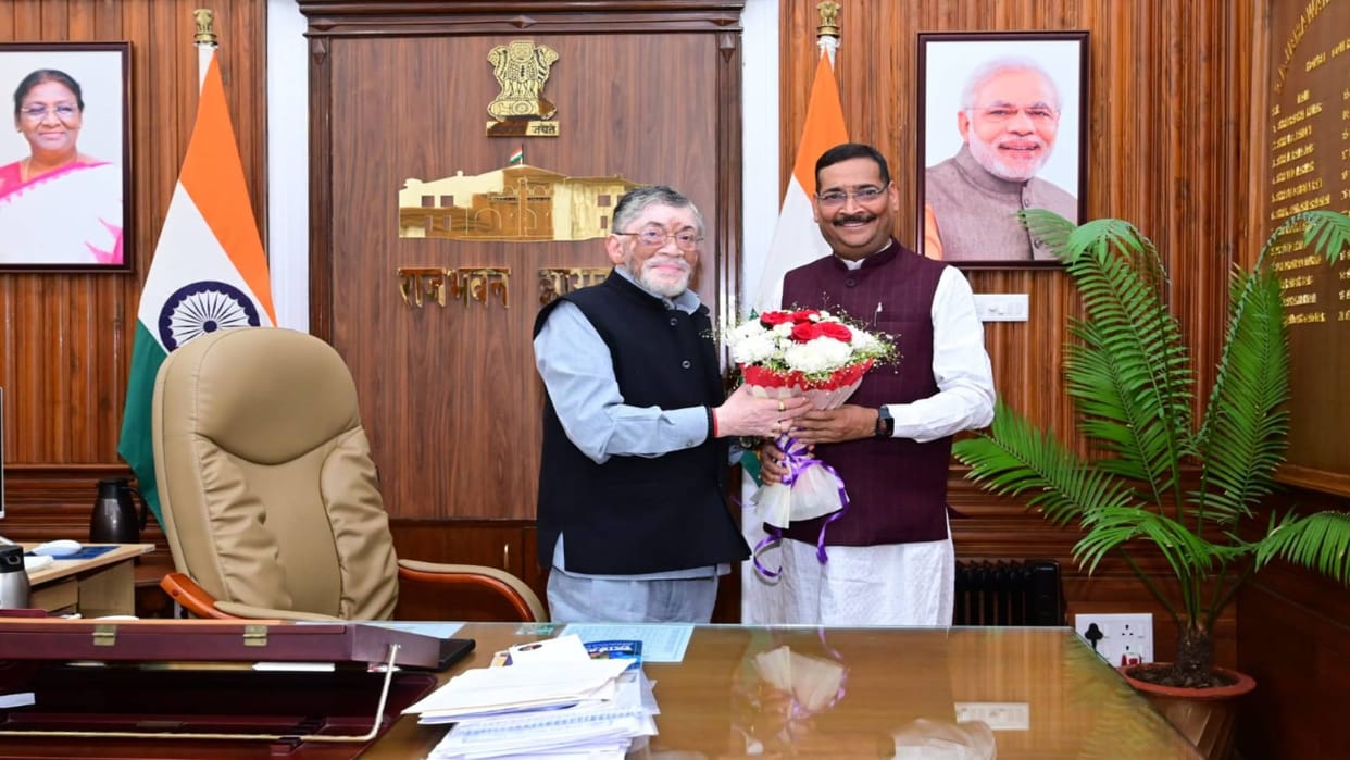 Jharkhand Rajya Sabha MP Deepak Prakash met Governor Santosh Gangwar apprised him of political situation