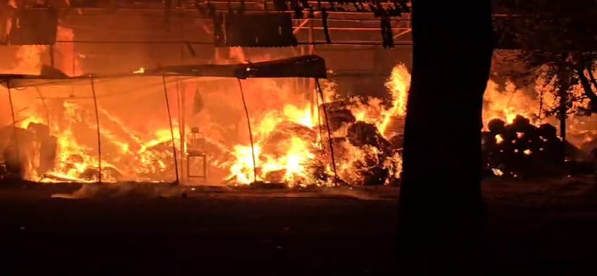 Kanpur fire Accident 10 commission agents burnt to ashes in Galla Mandi loss estimated at Rs 50 lakh