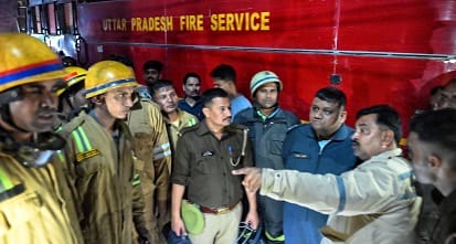 Nehru nagar fire Accident in Kanpur As soon as the building filled with smoke people started screaming