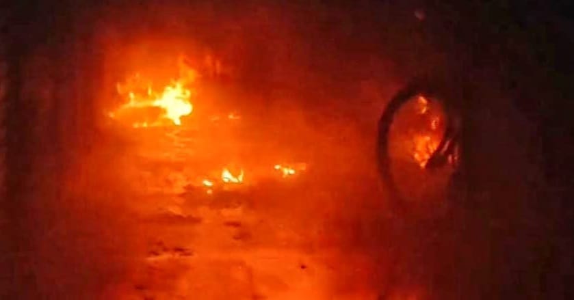 Nehru nagar fire Accident in Kanpur As soon as the building filled with smoke people started screaming