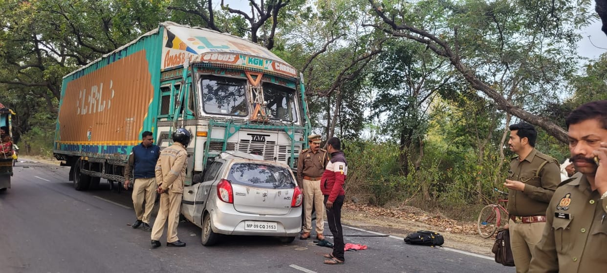 Mahoba Car Accident Car rammed under truck on Kanpur Sagar highway four people including a couple died