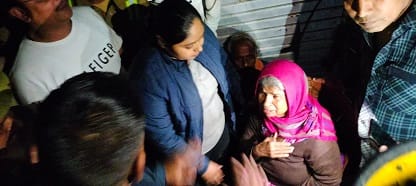 Fire broke out due to short circuit in the ground floor of a three storey house 30 people were first rescued