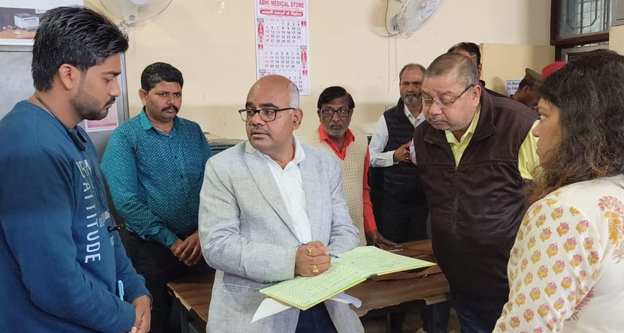 DM arrived for surprise inspection of Vikas Bhawan toilet found locked many employees found missing