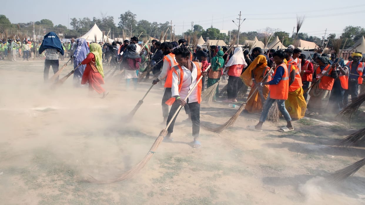 On the instructions of CM Yogi, cleanliness started in the fair area, special cleanliness campaign will