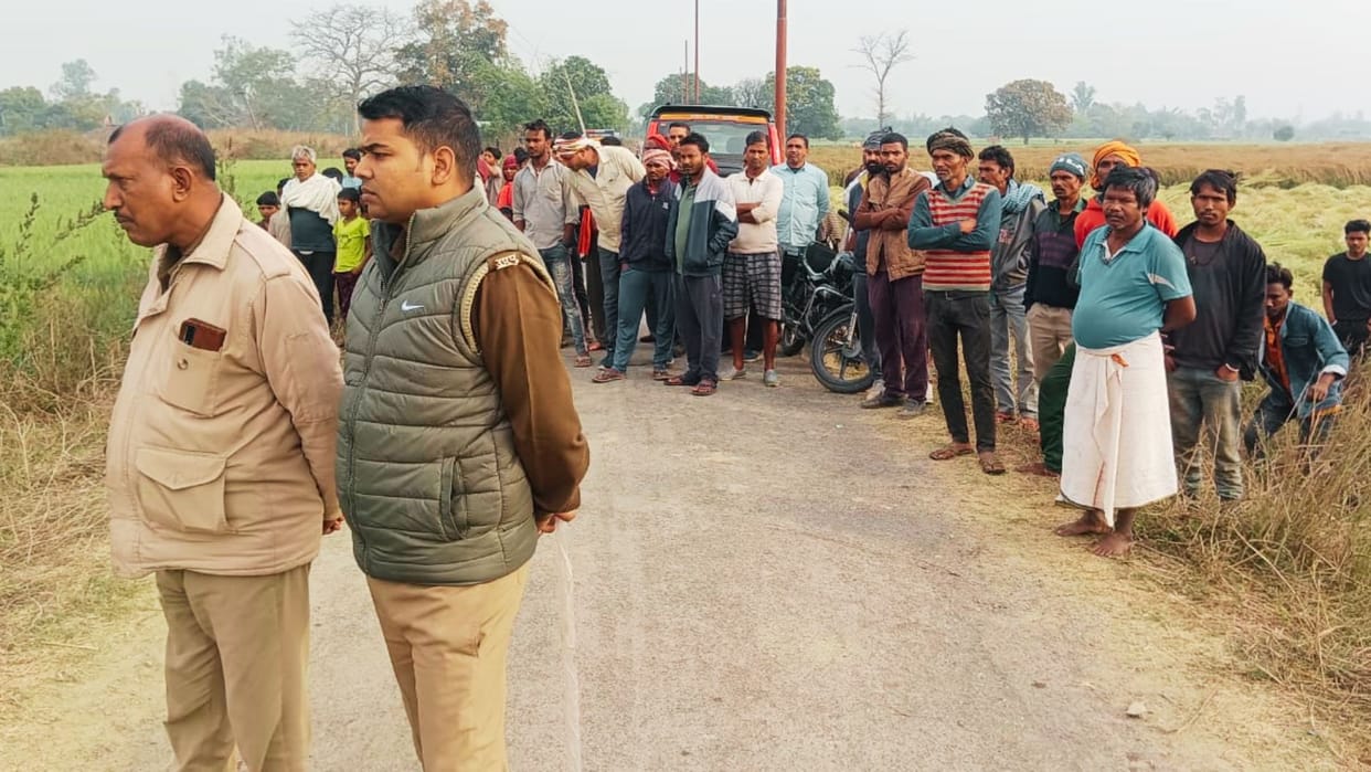 woman murdered by slitting her throat dead body recovered from field in mirzapur