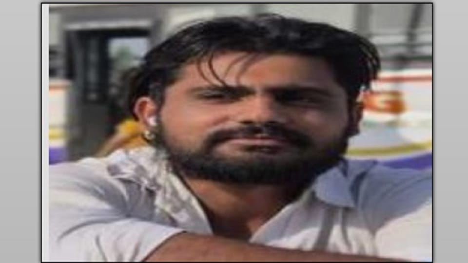 Shamli: 12th class student crushed by roadways bus... died on the spot after falling on his head