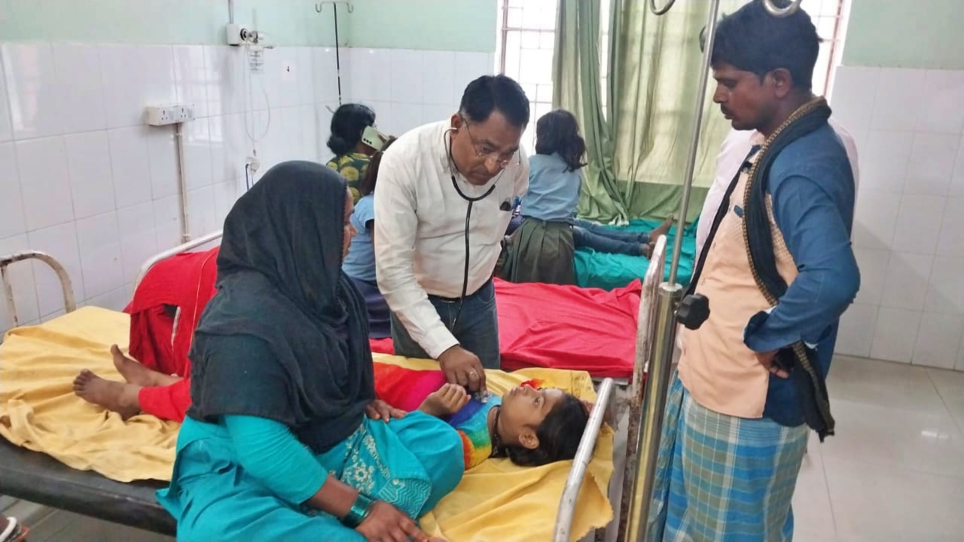 Nalanda News: 80 children fall ill after eating egg and rice in mid-day meal, admitted to hospital