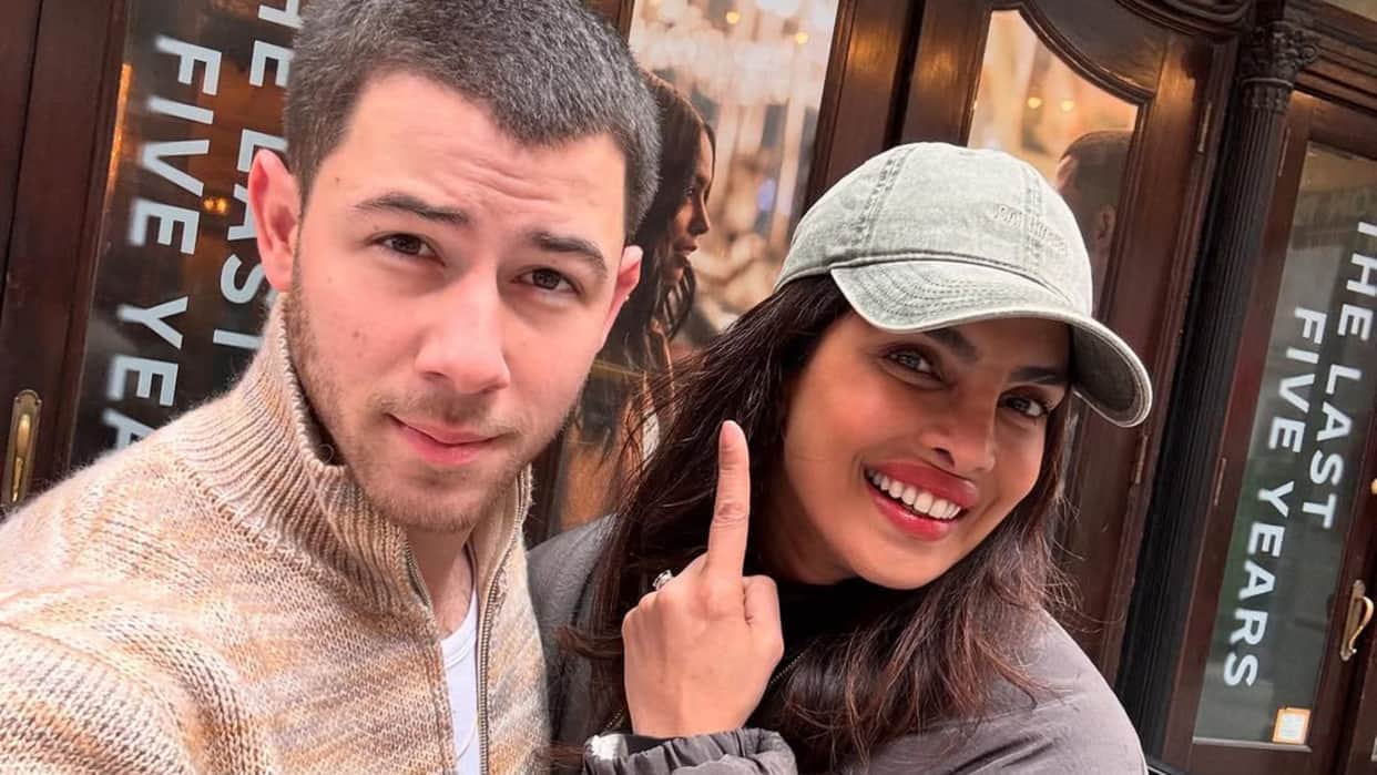 Priyanka Chopra Nick Jonas watch The Last Five Years in theatre Malti pic steal The show