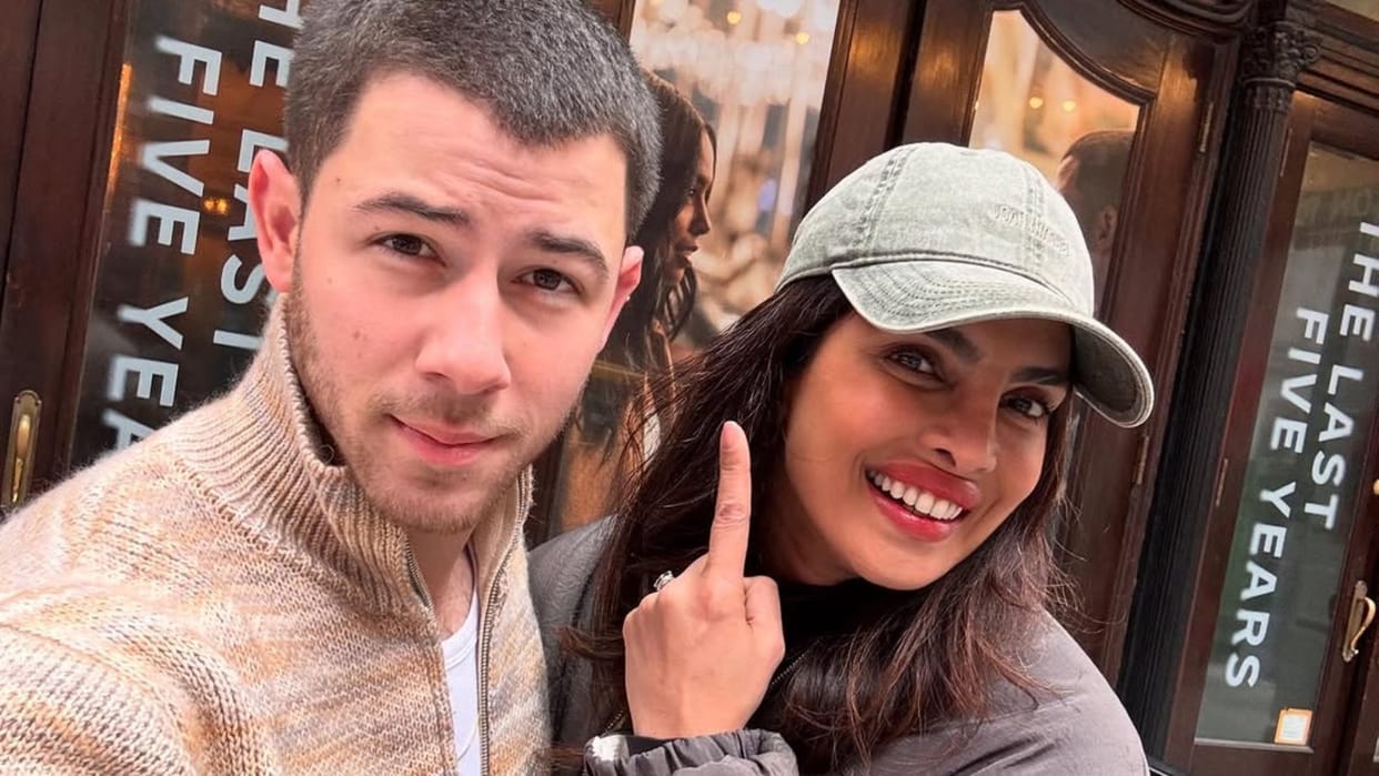 Priyanka Chopra Nick Jonas watch The Last Five Years in theatre Malti pic steal The show