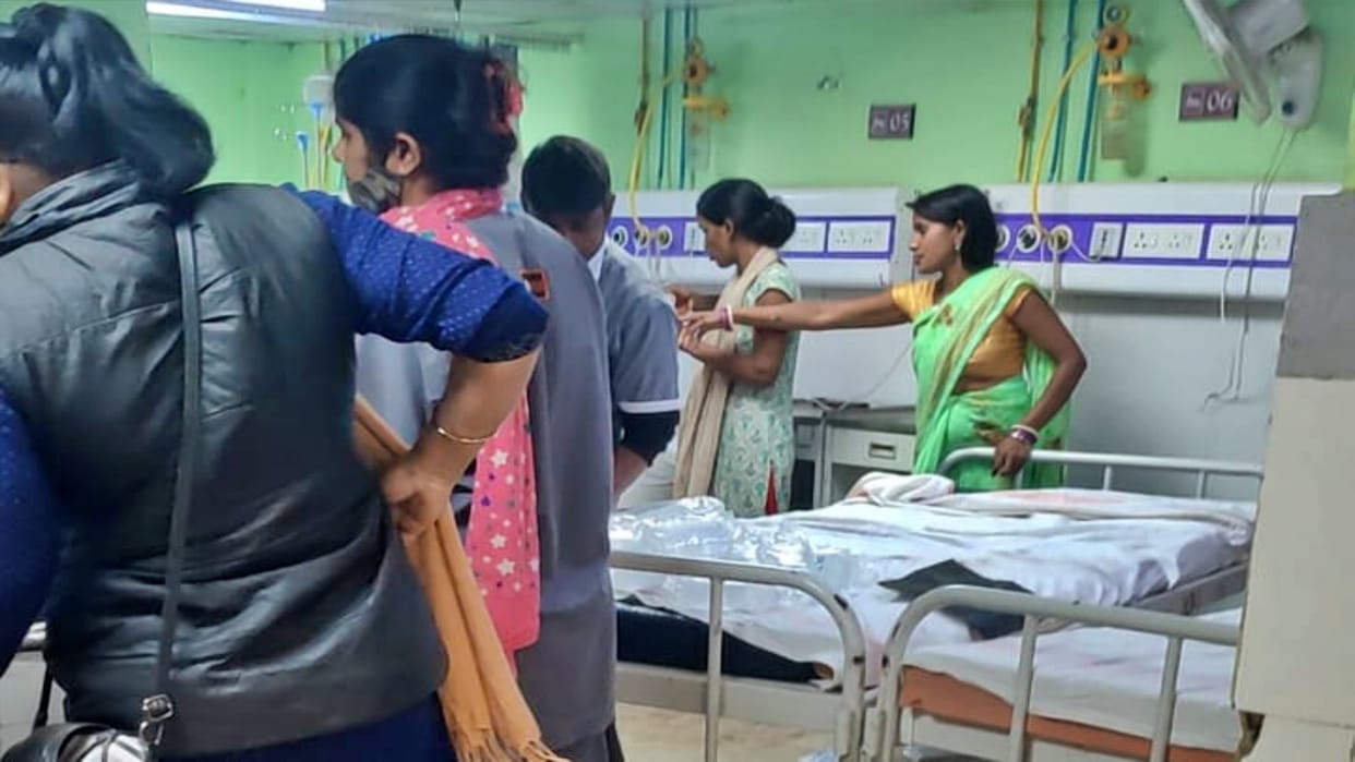 Patna News: A person set himself on fire, 6 people got burnt while trying to save him, admitted to PMCH