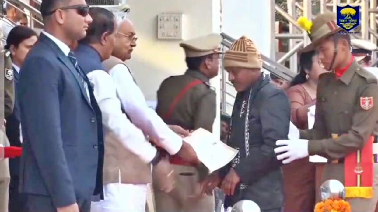 Samastipur: CM Nitish honored Surdas Bhullu Sahni who has amazing powers, has saved lives of 13 people so far