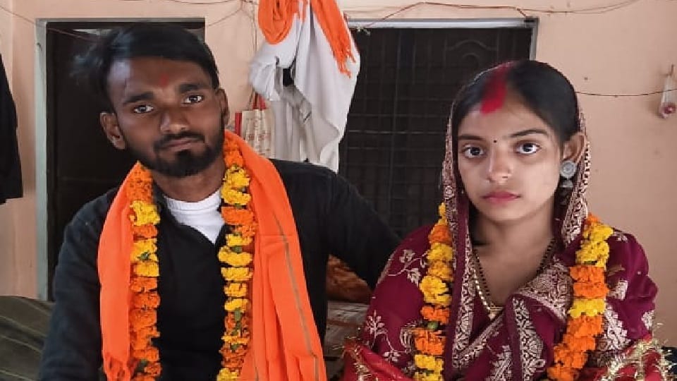Delhi s Rahima pretends to be Riddhi and gets married to her lover in Bareilly News in Hindi