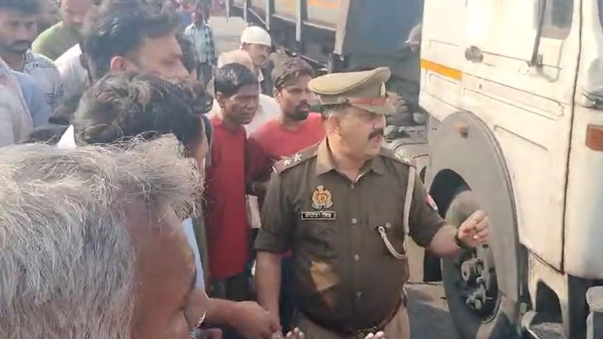 A cyclist was hit by a coal laden trailer, died on the spot chaos ensued