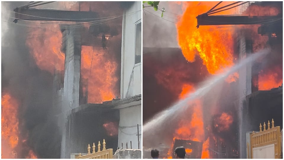 Meerut: Fire broke out after an explosion in the AC of NIC building located in Collectorate, brought under con