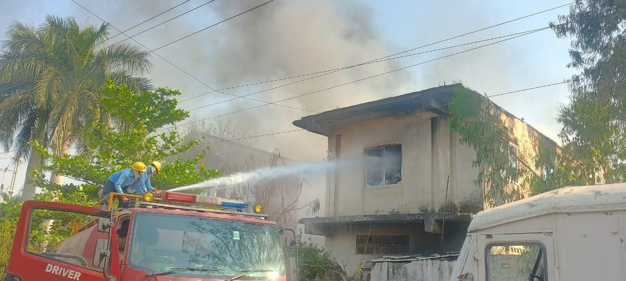 Bhopal: Factory caught fire in Bhopal, factory found after 5 hours of effort, goods worth lakhs burnt, questio