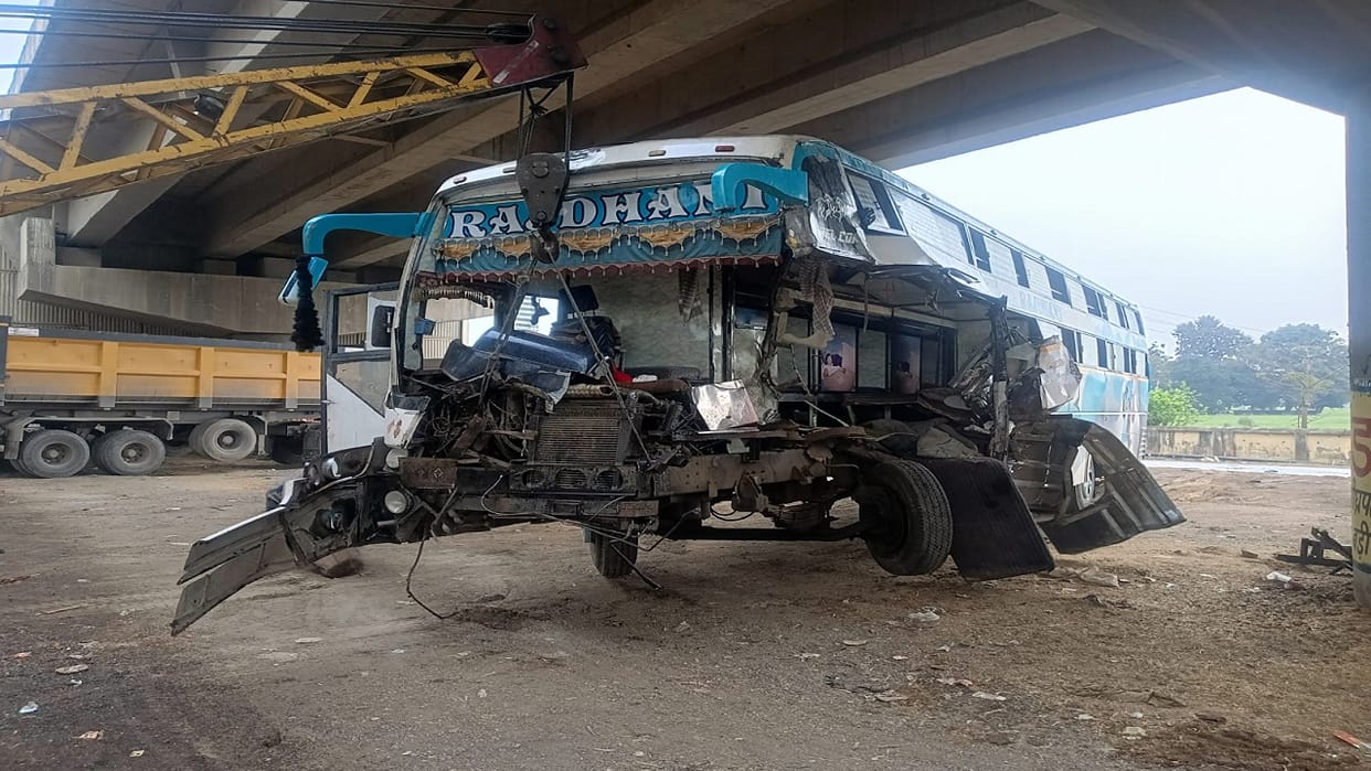 two pilgrims killed due to Tourist bus collides with trolley on Nainital highway in Bareilly