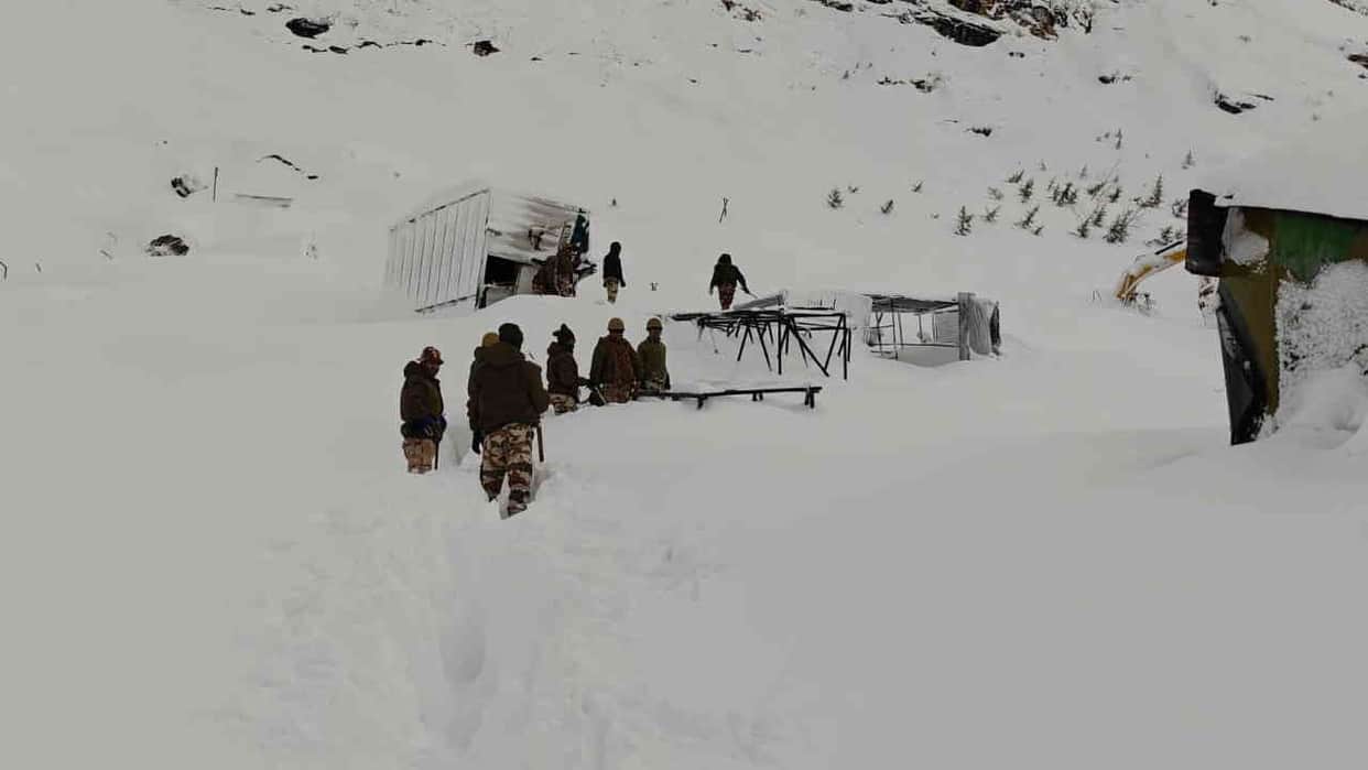 Chamoli Avalanche News: Indian Army and ITBP Soldiers Rescue Operations Photos Watch Video