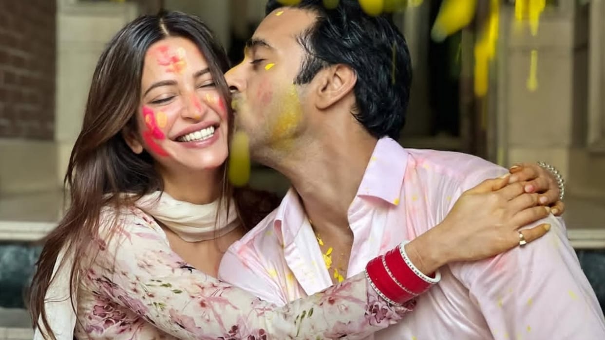 Holi 2025 Celebration Ideas for Newly Wed Couples to Make Memorable Know Holi Ko Special Kaise Banaye