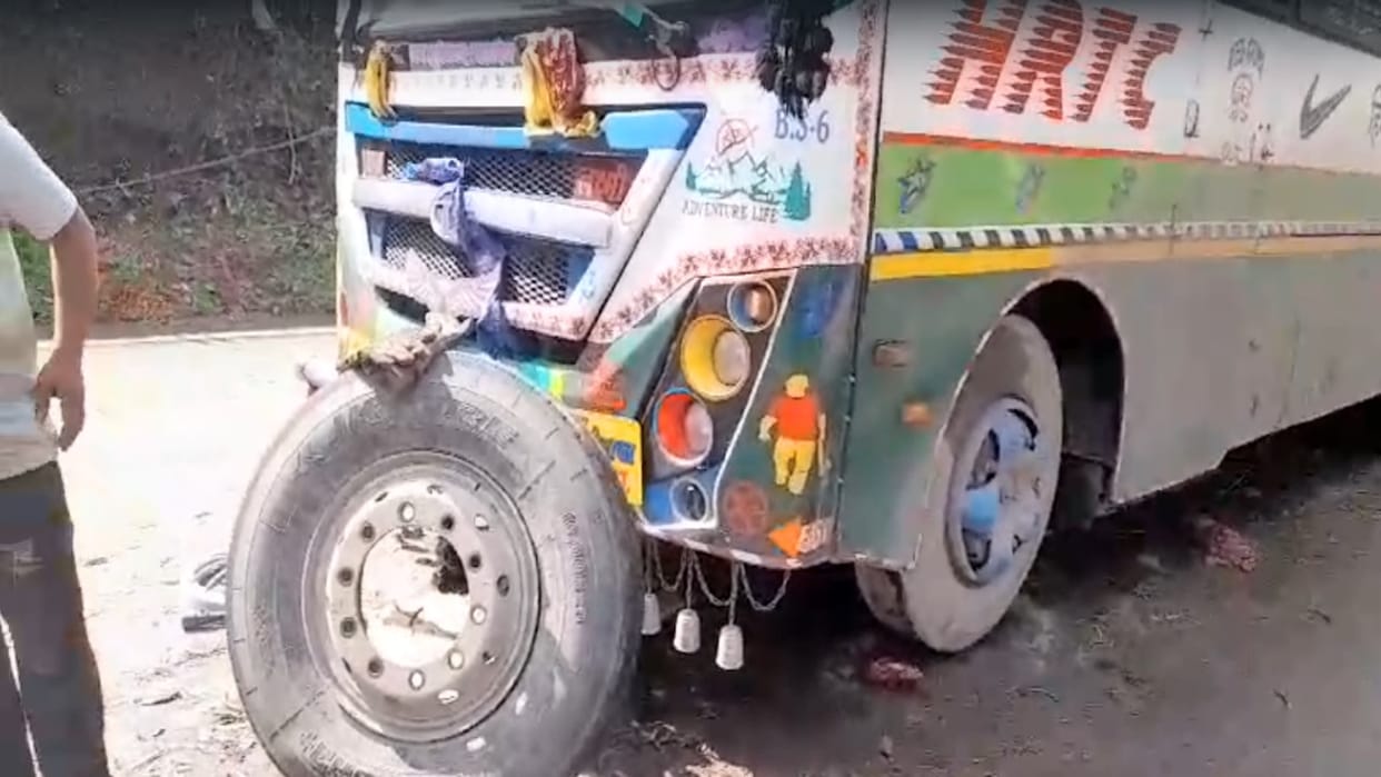 HT line wire fell in front of a moving HRTC bus in Parwanoo, one died after getting hit by it