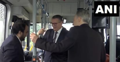 Ministry of Petroleum organise Green Hydrogen bus ride for Brian Greene professor at Columbia University