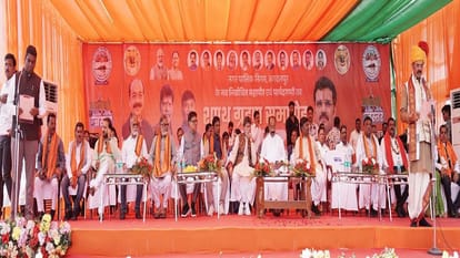 Newly elected mayor and councillors took oath of office and secrecy Deputy CM was also present in Chhattisgar