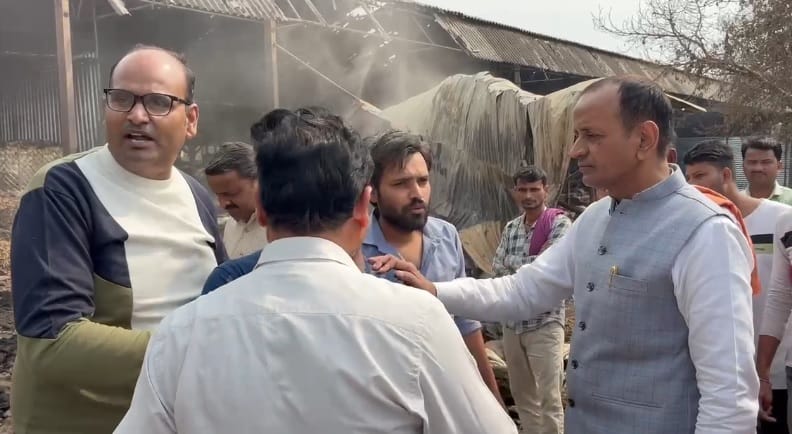 Kanpur Fire A delegation of traders met the secretary said the fire incident should be investigated