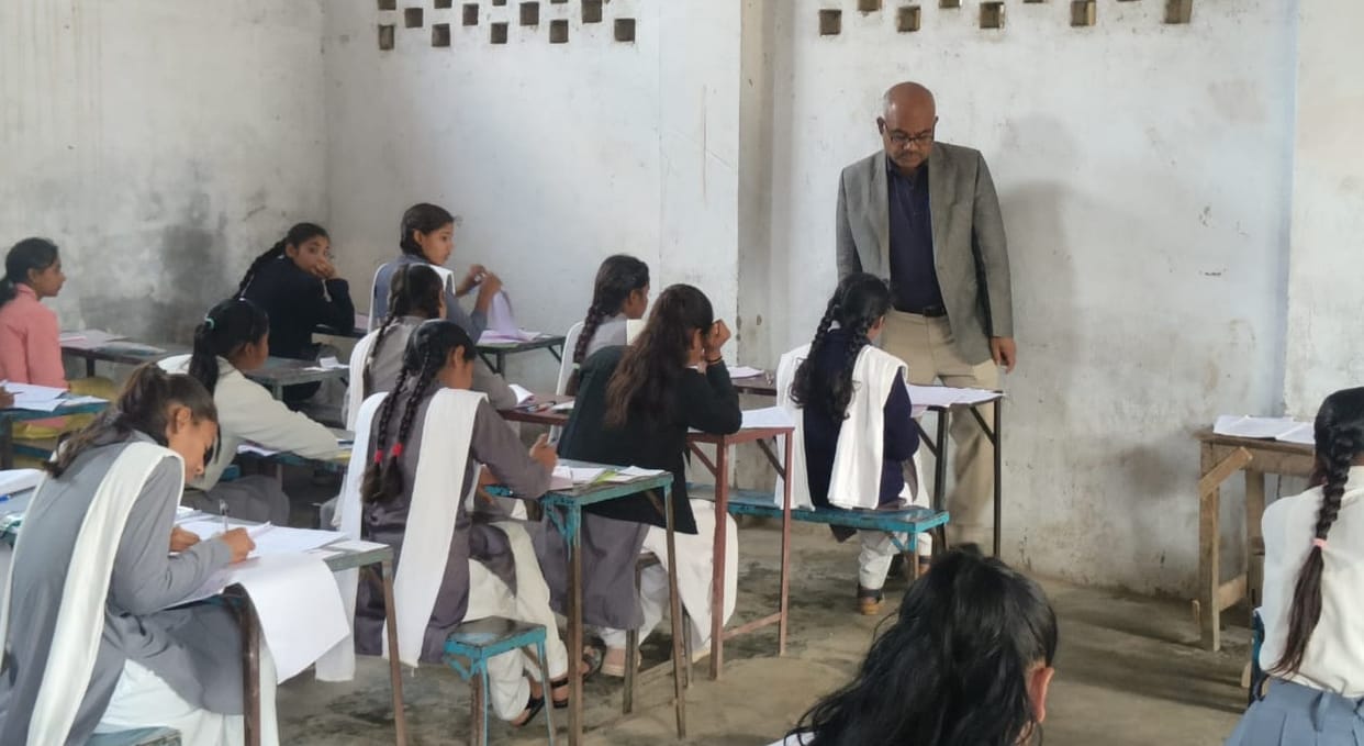 DM heard complaints in Tehsil Samadhan Diwas first inspected the examination center and Divyang camp