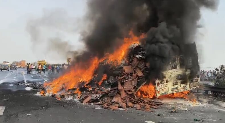 Kannauj Accident Truck hit divider after tyre burst and caught fire driver saved his life by jumping