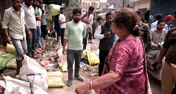 Bulldozer ran in Kakadev 65 encroachments demolished Mayor said encroachment will not be tolerated