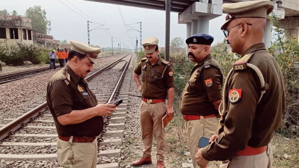 Two teenagers were caught for keeping iron bolt and stone on railway track near Hardoi Railway Station
